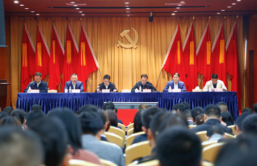 宜化集團召開2019年慶?！拔逡弧眹H勞動節(jié)暨表彰大會(圖2)