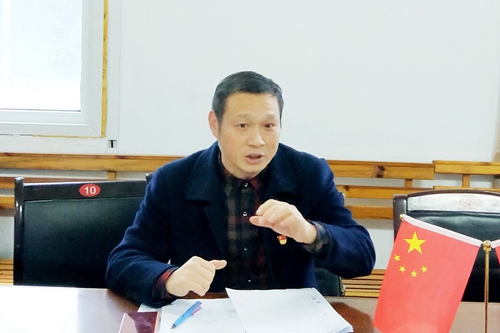 向宇飛列席指導(dǎo)股份公司氯堿黨支部“不忘初心、牢記使命”專題組織生活會(huì)(圖2)