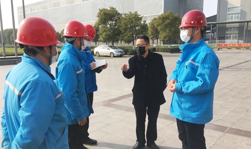 王大真到股份公司、楚星公司和松滋肥業(yè)現(xiàn)場(chǎng)檢查疫情防控及安全生產(chǎn)情況(圖1)