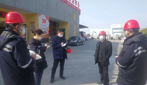 王大真到股份公司、楚星公司和松滋肥業(yè)現(xiàn)場(chǎng)檢查疫情防控及安全生產(chǎn)情況(圖2)