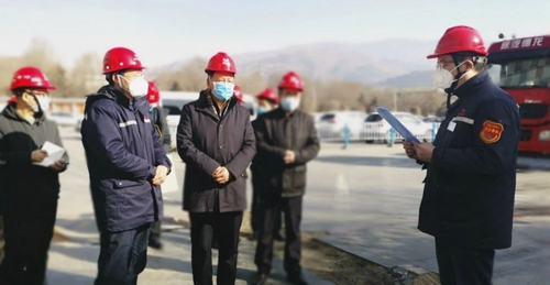 青海省委常委、省總工會(huì)主席馬吉孝到青海宜化調(diào)研慰問(圖1)