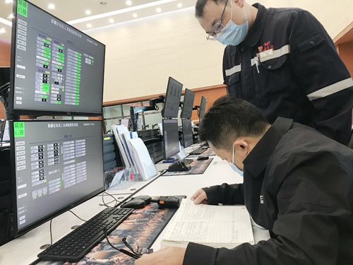 王大真到新疆宜化、新疆宜化礦業(yè)走訪慰問(wèn)干部職工(圖1)