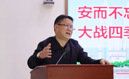 王大真到松滋肥業(yè)、楚星公司、新材料公司和股份公司現(xiàn)場(chǎng)調(diào)研(圖5)