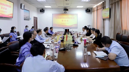 湖北省稅務(wù)局黨委委員、副局長何小平一行到楚星公司現(xiàn)場調(diào)研(圖2)