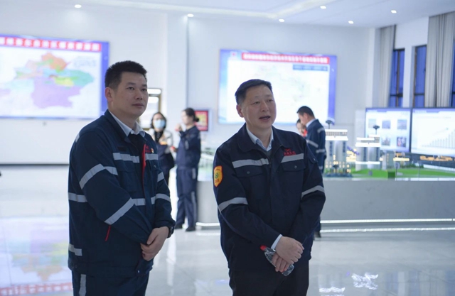 黃智華、王大真一行到新疆宜化和新疆宜化礦業(yè)現(xiàn)場(chǎng)調(diào)研(圖3)
