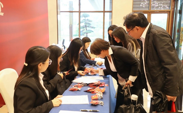 肩負(fù)重托共謀發(fā)展！集團(tuán)七屆二次職代會(huì)代表報(bào)到并參觀田家河新項(xiàng)目(圖1)