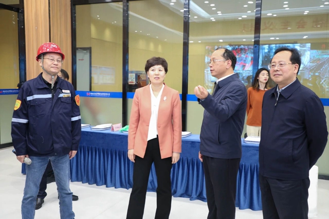 烏海市委副書記、市長崔景英一行到宜化集團調(diào)研(圖1)