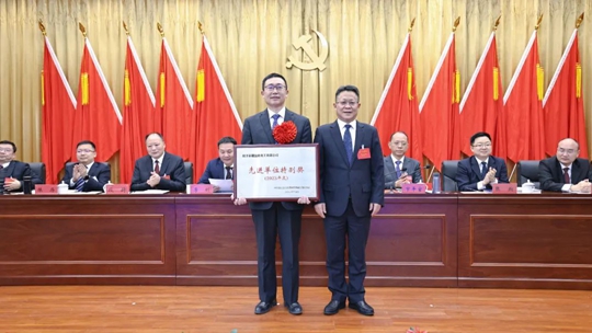 宜化集團(tuán)2023年度總結(jié)表彰、改革創(chuàng)新暨七屆三次職工代表大會(huì)開(kāi)幕(圖3)