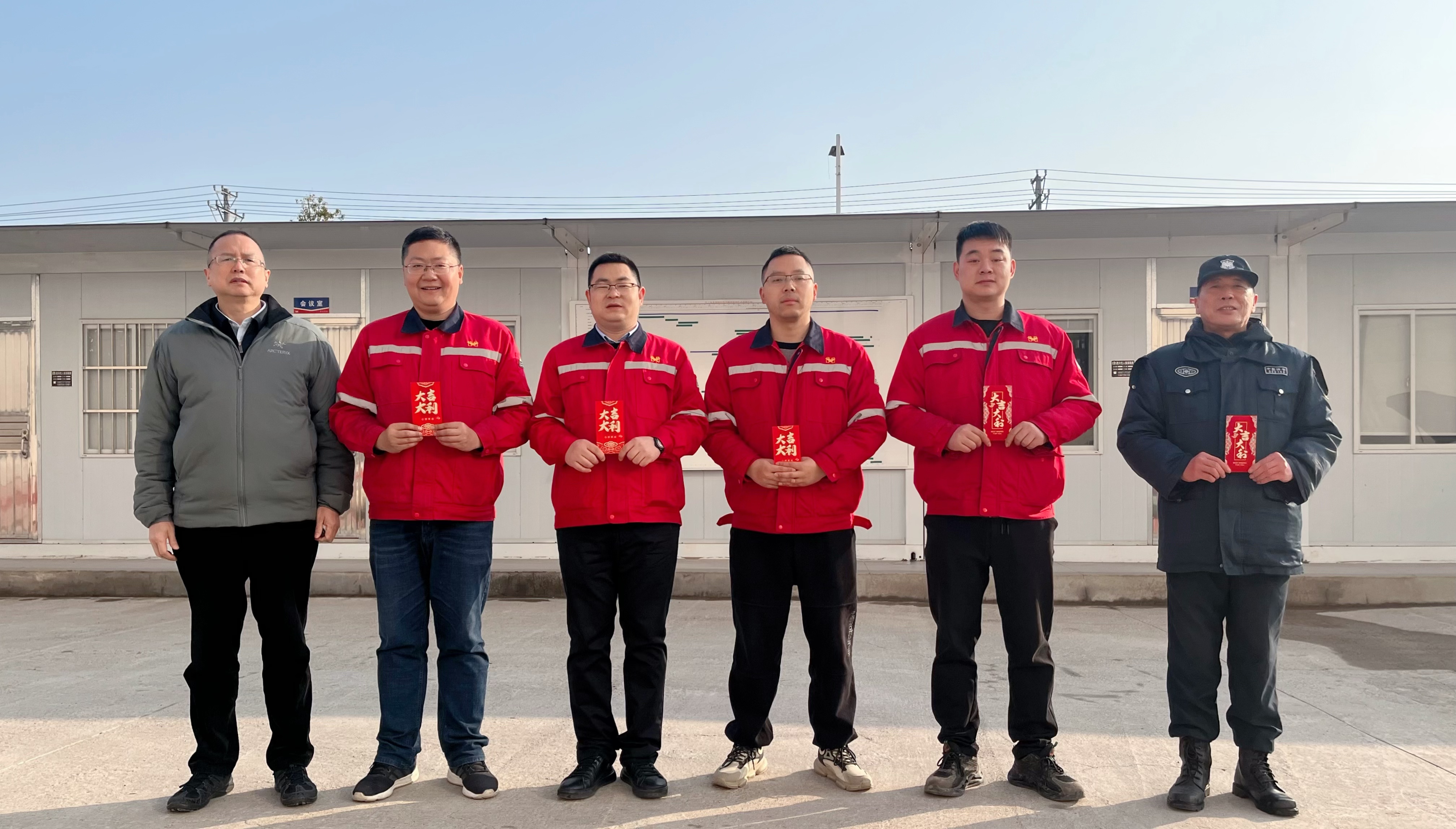 化機(jī)公司黨委書記、董事長、總經(jīng)理楊中澤到項目現(xiàn)場走訪慰問(圖2)