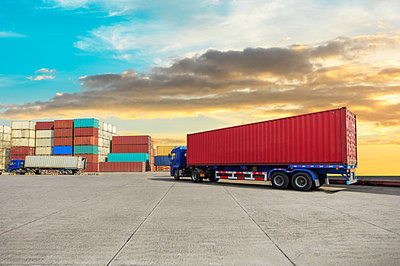 貨運(yùn)卡車 現(xiàn)代經(jīng)濟(jì)的大動(dòng)脈