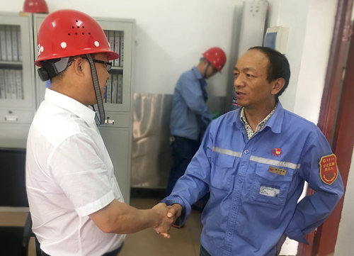 王大真到宜都園區(qū)、股份公司看望慰問基層黨員