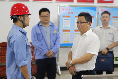 集團領導看望慰問離退休黨員、基層困難黨員和年輕黨員