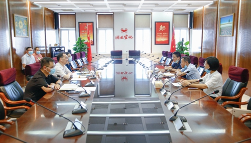 宜昌市總工會黨組書記、常務(wù)副主席皮祖武一行到宜化集團(tuán)調(diào)研