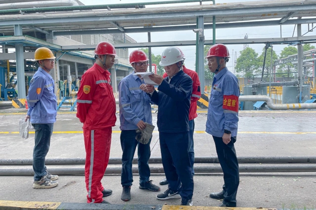 王大真到松滋肥業(yè)、楚星公司和股份公司現(xiàn)場(chǎng)檢查安全生產(chǎn)工作